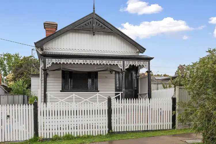 71 Gladstone St, Quarry Hill VIC 3550