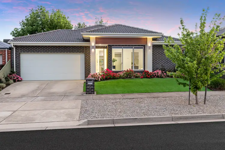 27 Limetree Way, Lake Gardens VIC 3355