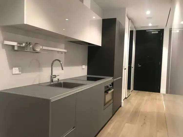 1007/14 Queens Road, Melbourne VIC 3004