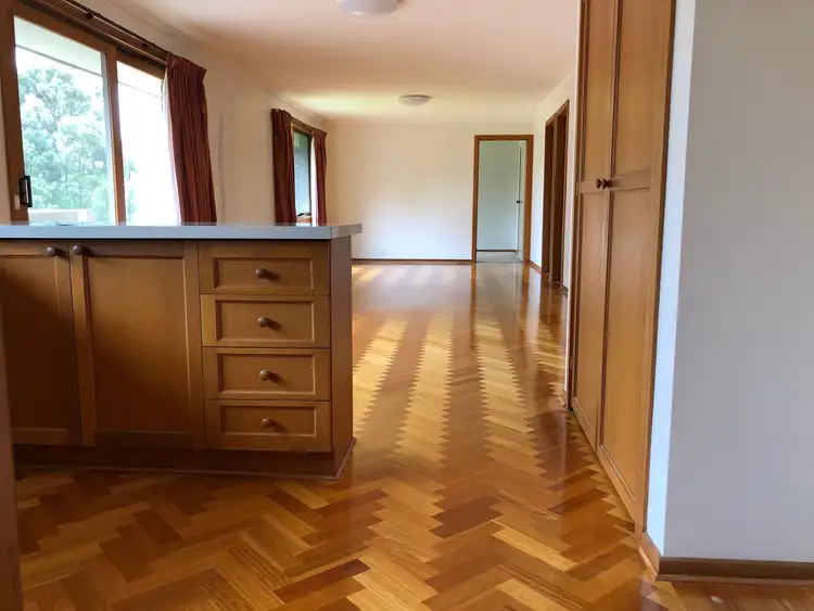 16 Cambridge Close, Croydon Hills VIC 3136