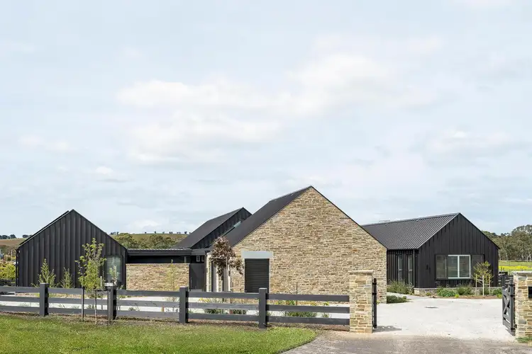 15 Vigneron Avenue, Batesford VIC 3213