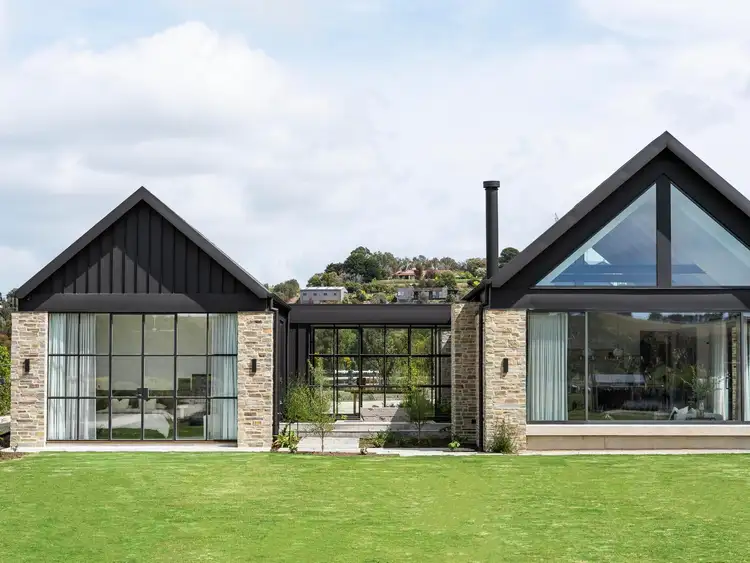 15 Vigneron Avenue, Batesford VIC 3213