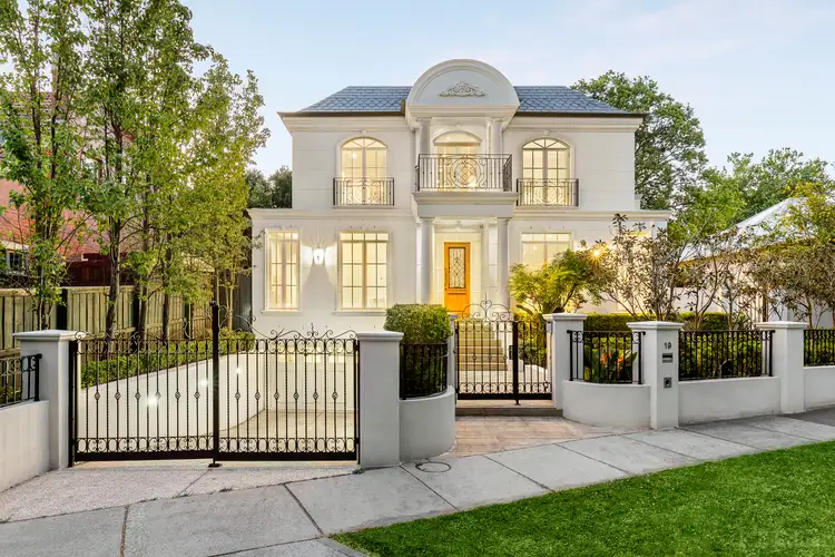 19 Rubens Grove, Canterbury VIC 3126