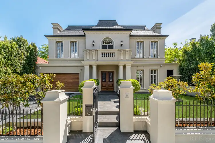 13 Hopetoun Avenue, Canterbury VIC 3126