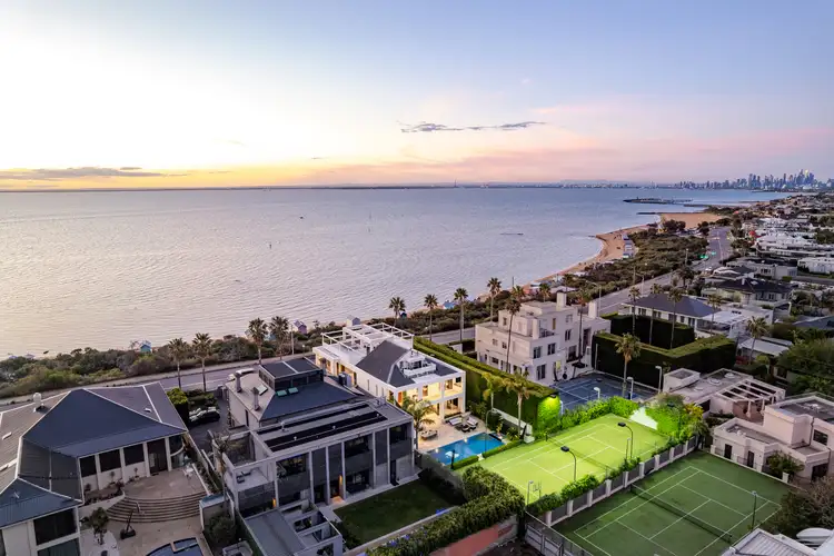 90 Esplanade, Brighton VIC 3186