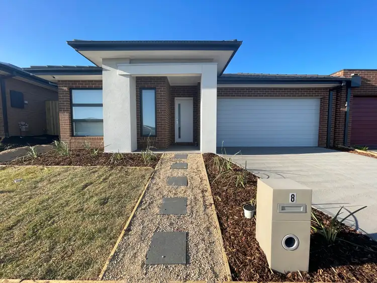 8 Benmore Street, Mambourin VIC 3024