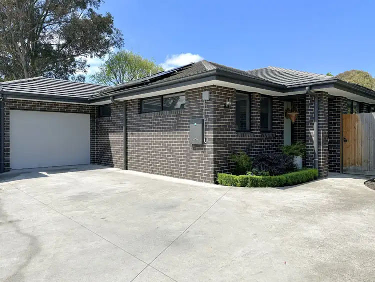 2/8 Tinarra Ct, Kilsyth VIC 3137