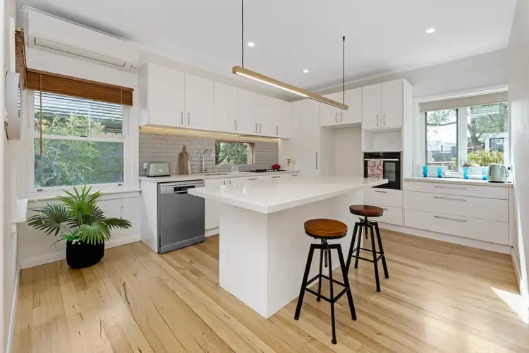 Second view of Homely house listing, 5 St James Avenue, Bentleigh VIC 3204