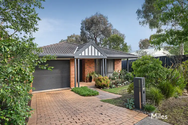 8 Lapstone Crescent, Yallambie VIC 3085