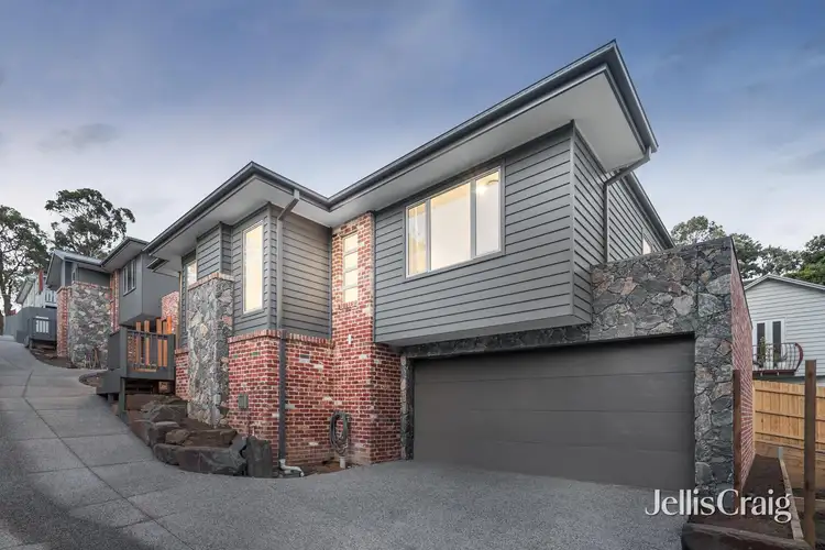 2/8A Bird Street, Eltham VIC 3095