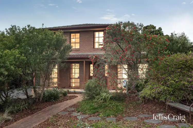 2 Wooded Way, Montmorency VIC 3094