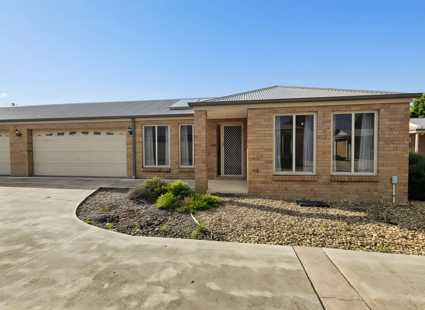 Main view of Homely unit listing, 2/16a Henty Street, Pakenham VIC 3810