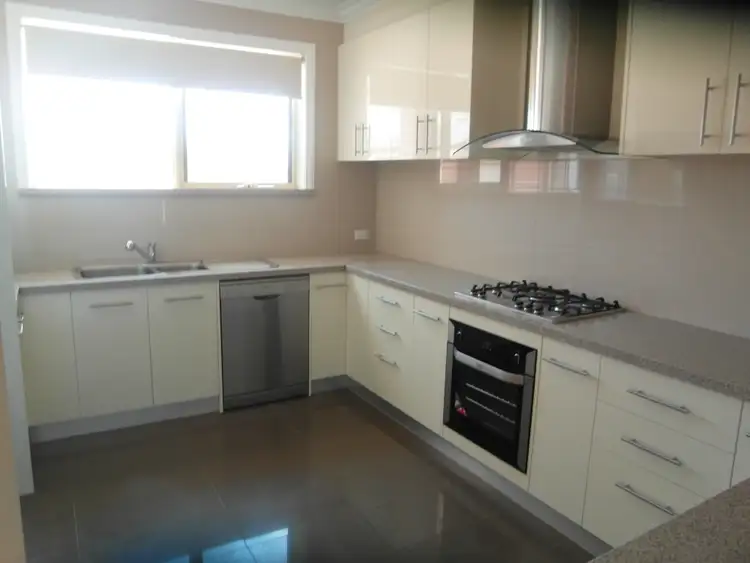 2/10 Finch Street, Notting Hill VIC 3168