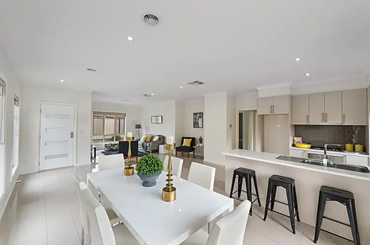 2/15 Dumbarton Street, Reservoir VIC 3073