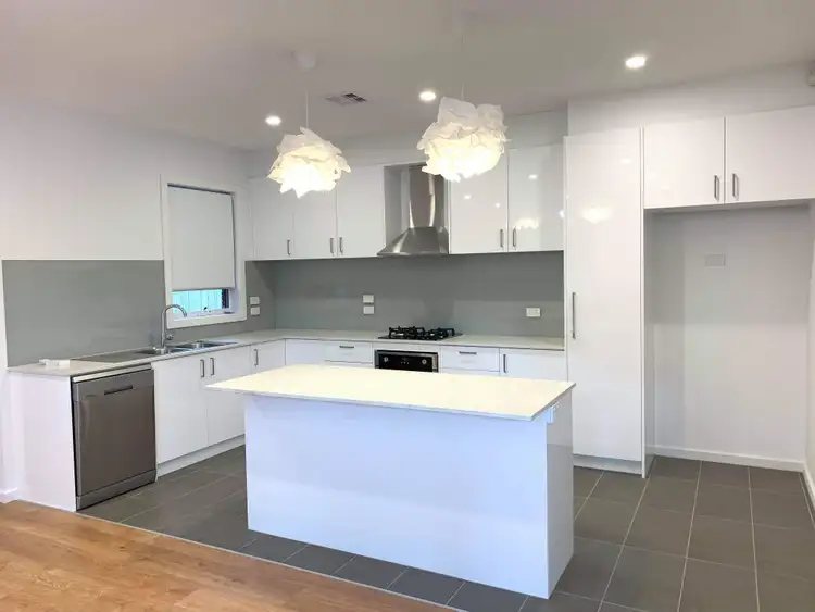 2/4 Radleigh Drive, Wheelers Hill VIC 3150