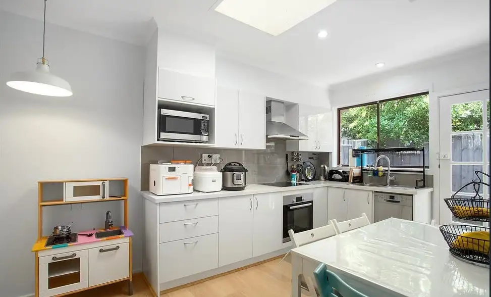 Main view of Homely unit listing, 2/98 Hawdon Street, Heidelberg VIC 3084