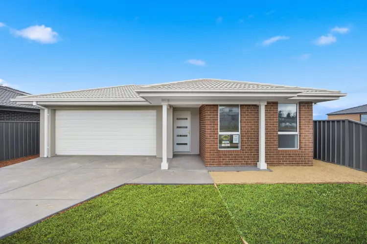 25 Hutchinson Drive, Lucas VIC 3350