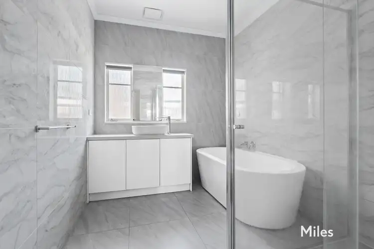 Sixth view of Homely house listing, 2 Macleod Parade, Macleod VIC 3085