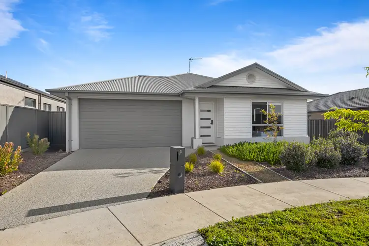 2/8 Warbler Court, Winter Valley VIC 3358