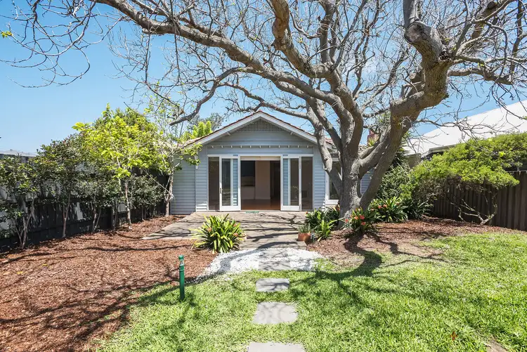 11 Ti-Tree Grove, Parkdale VIC 3195