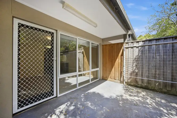 33 White Close