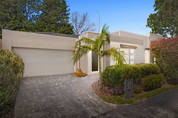 14 Silvergrass Court
