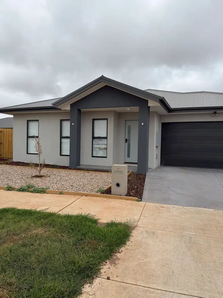 7 Cranberry Crescent