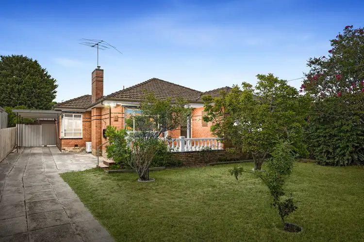 8 Dundee Avenue