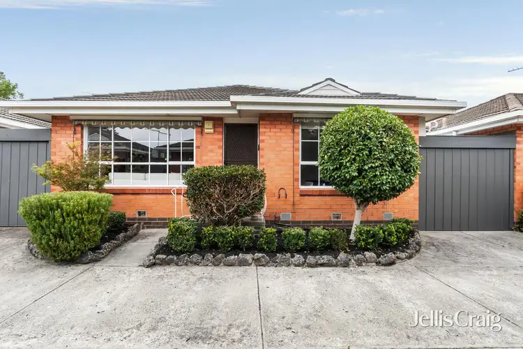 6 Thistle Grove