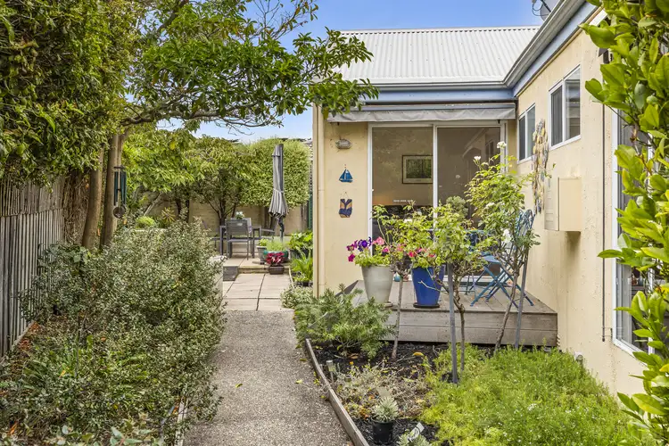 17B Beach Close