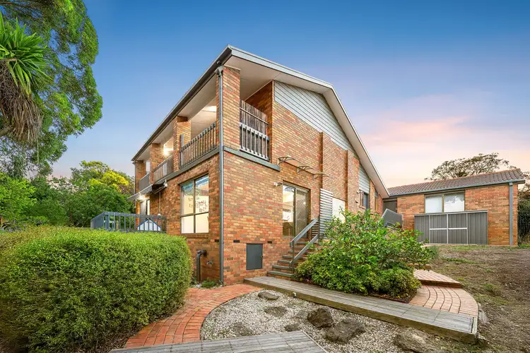 12 Streeton Lane