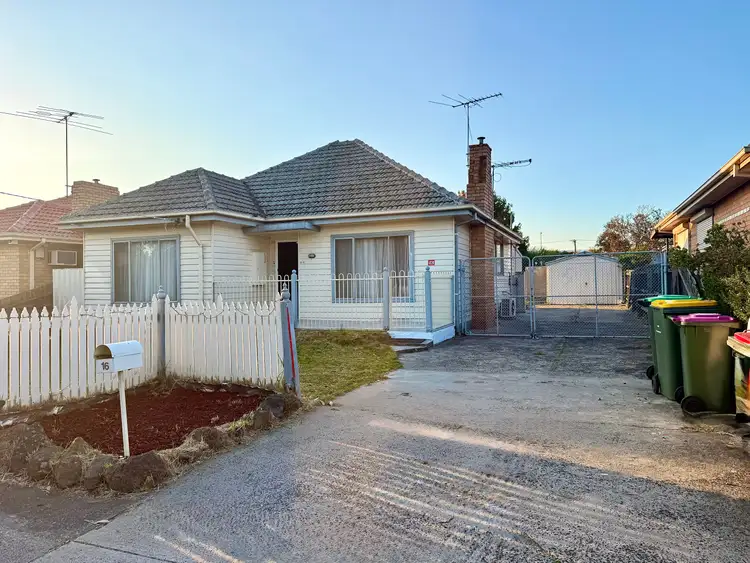 16 Messmate Street