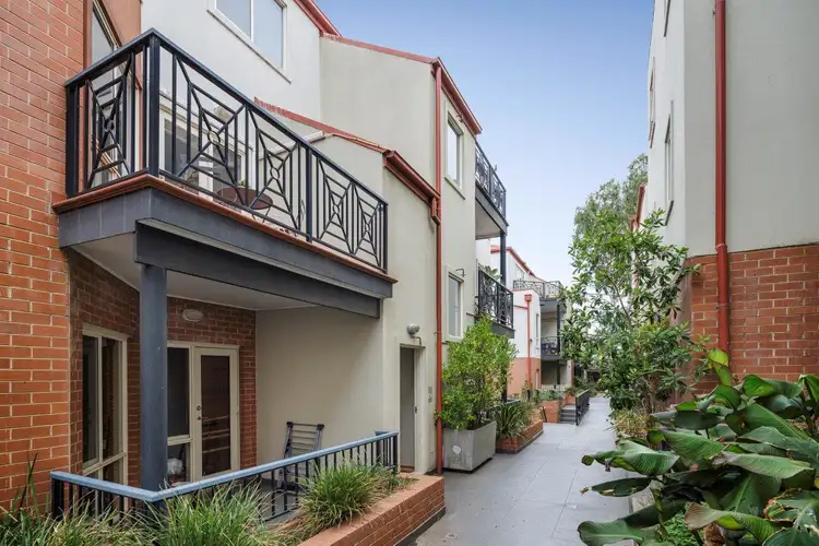 8-32 Howlett Street