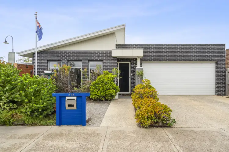 16A Curzon Drive