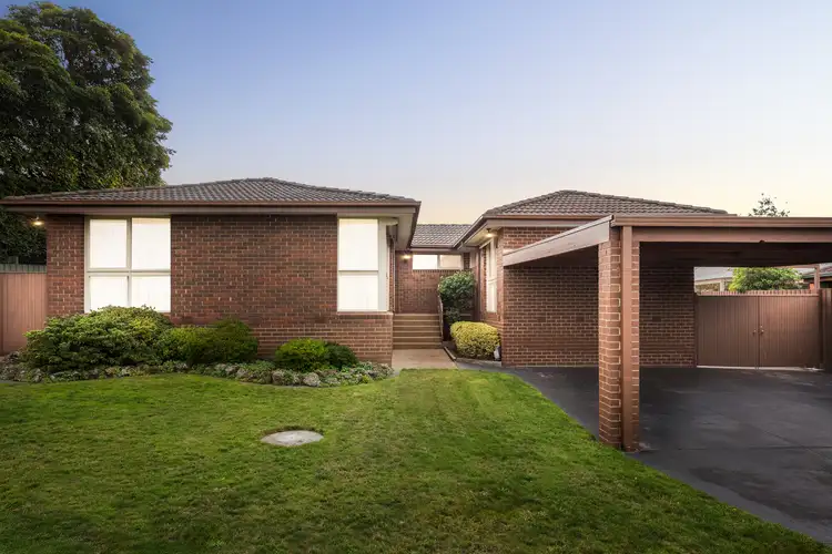 6 Elkins Court