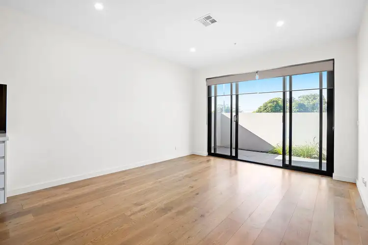 7-9 Cowra Street