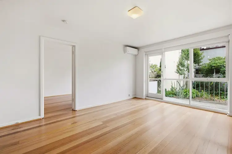 76 Hotham Street