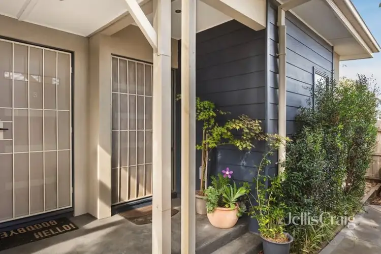 5 Dickens Street