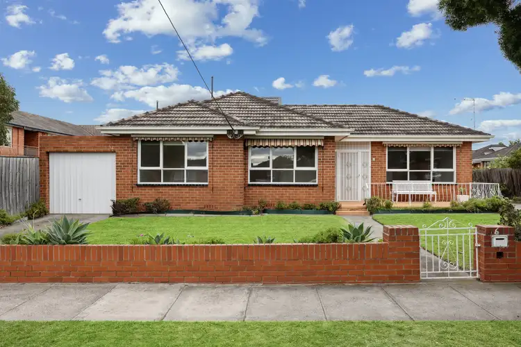6 Waratah Avenue