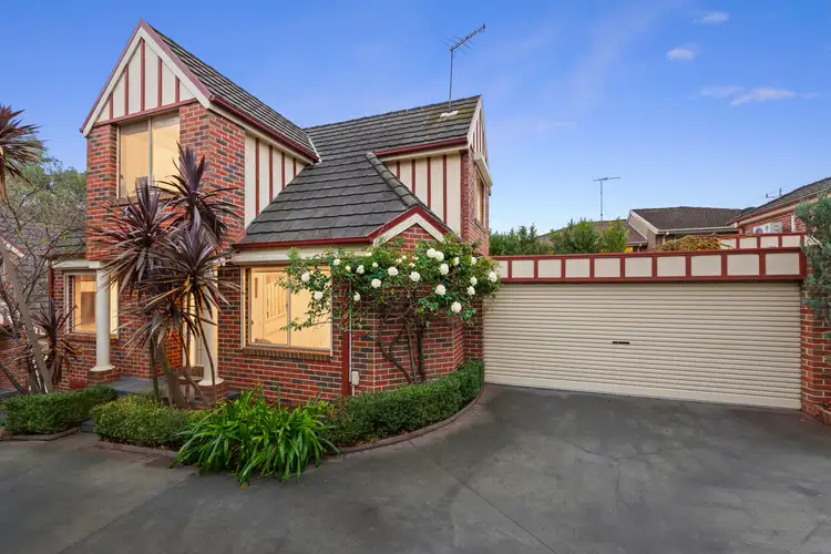 6 Cabena Crescent