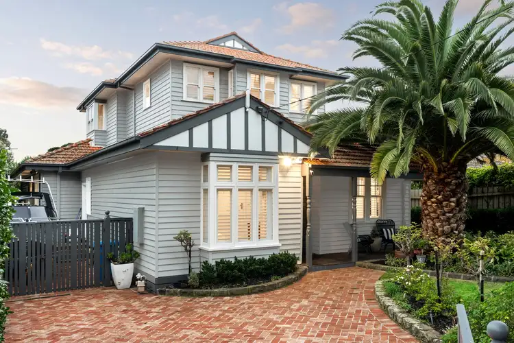 2 Minnie Street