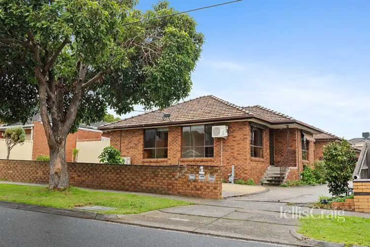1 Broadhurst Avenue