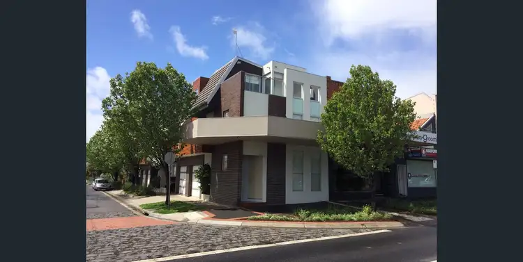 211 McKinnon Road