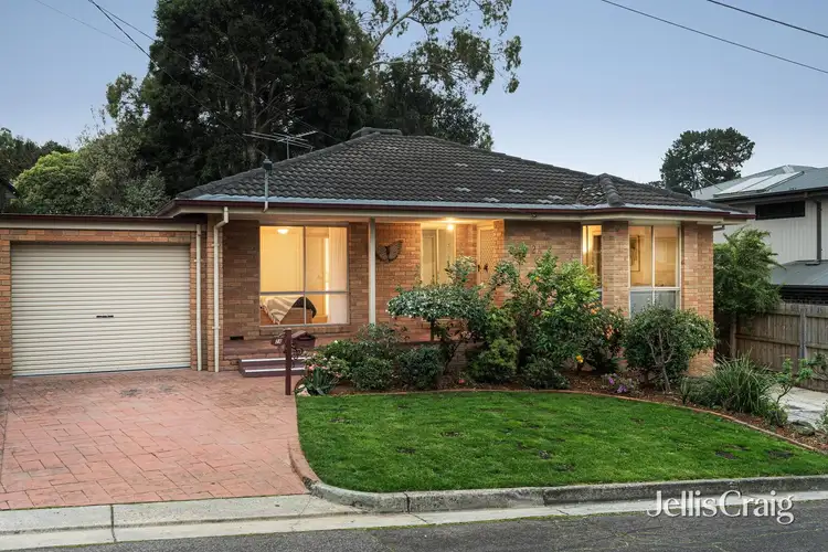 2A Simmons Court