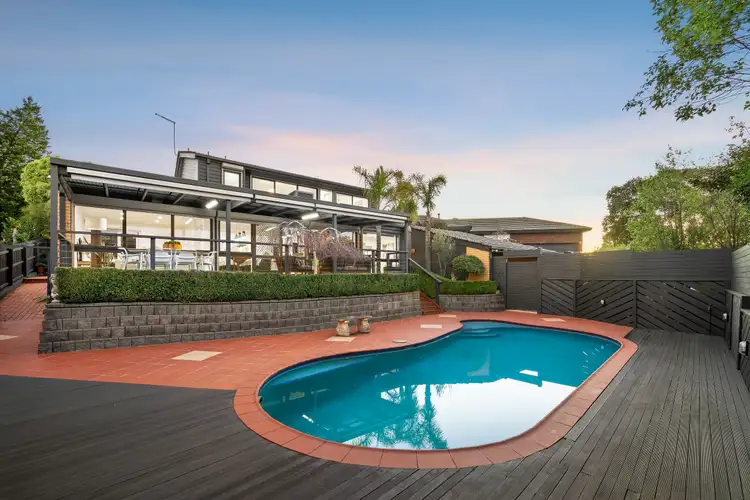 16 Fernlea Crescent