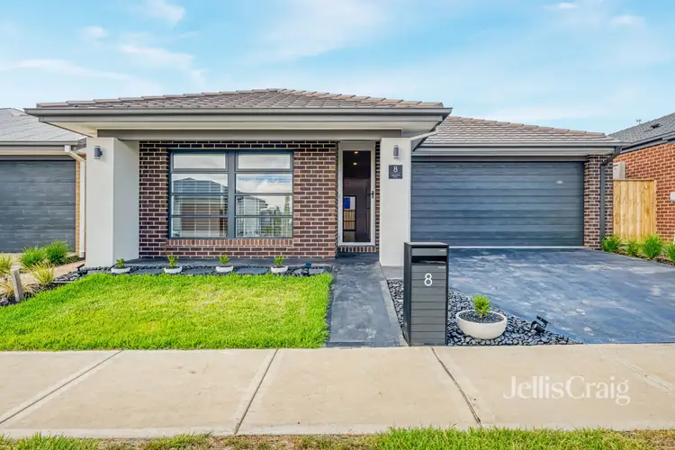 8 Lynnwood Drive