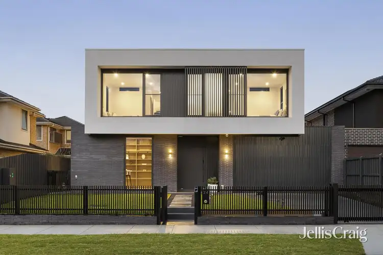 24 Sumersett Avenue