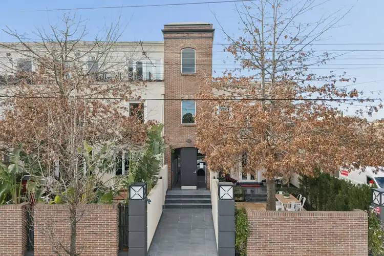 912 Glenferrie Road