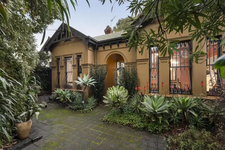 17 Luxton Road