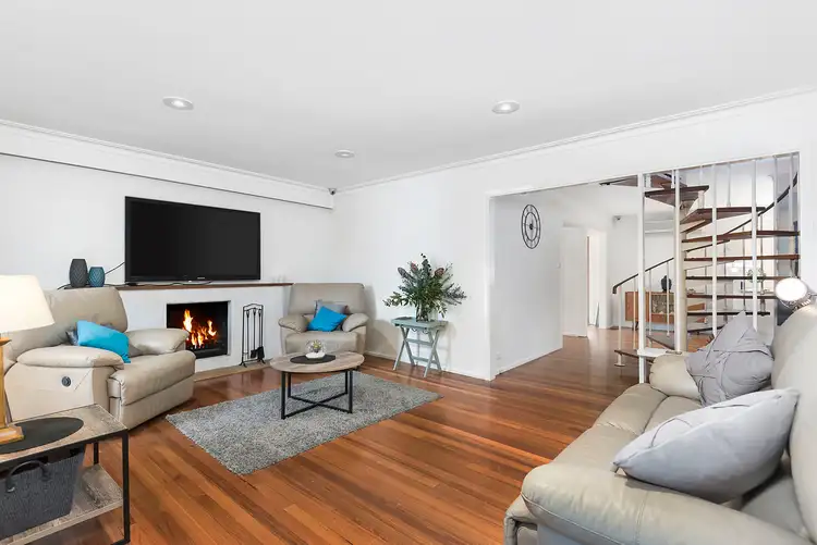 Second view of Homely house listing, 7 Pilgrim Court, Rosanna VIC 3084